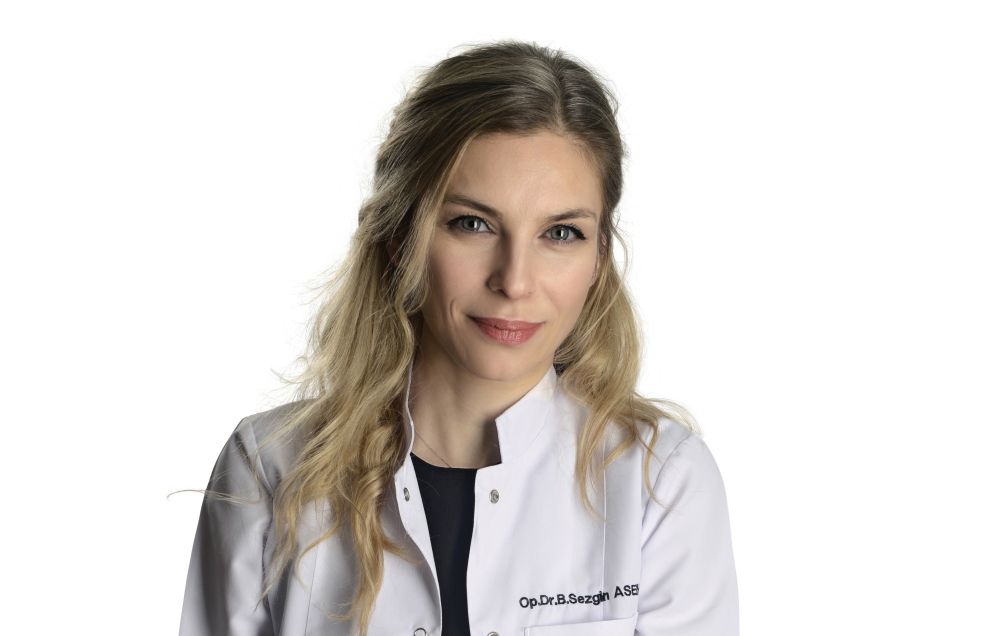 Dr Asena Rus hekimlere lazerle katarakt tedavisini anlattı