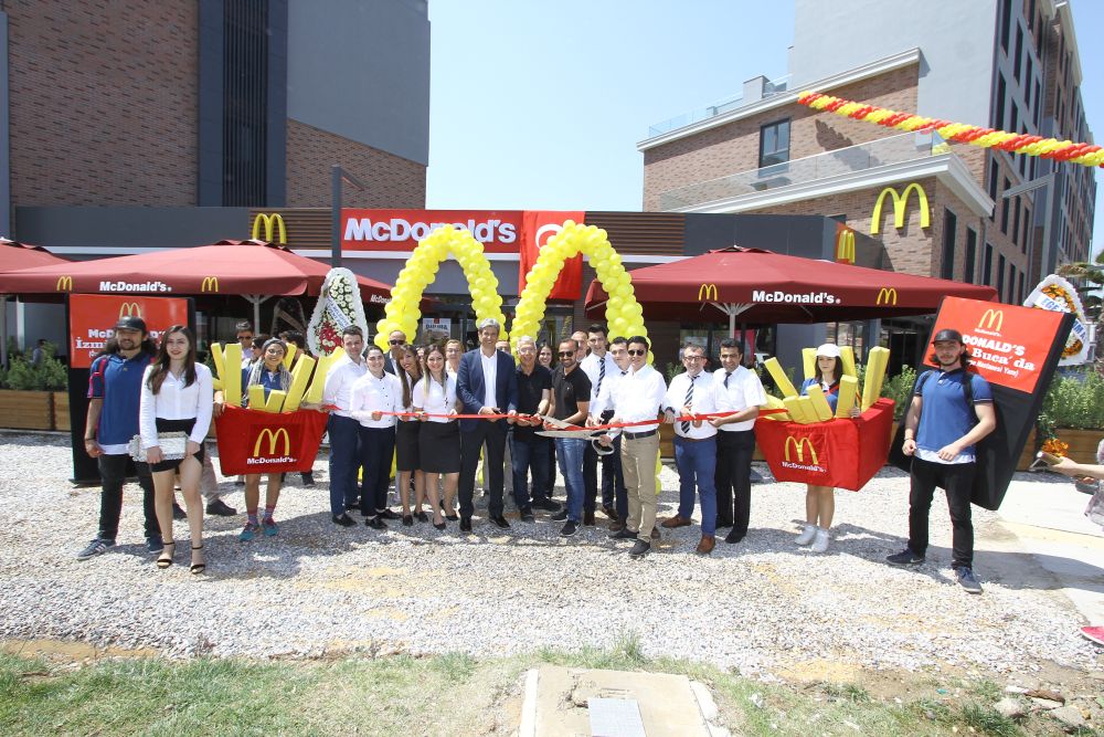 Mc Donald'sın Yeni Şubesi Buca Safir Residence'ta