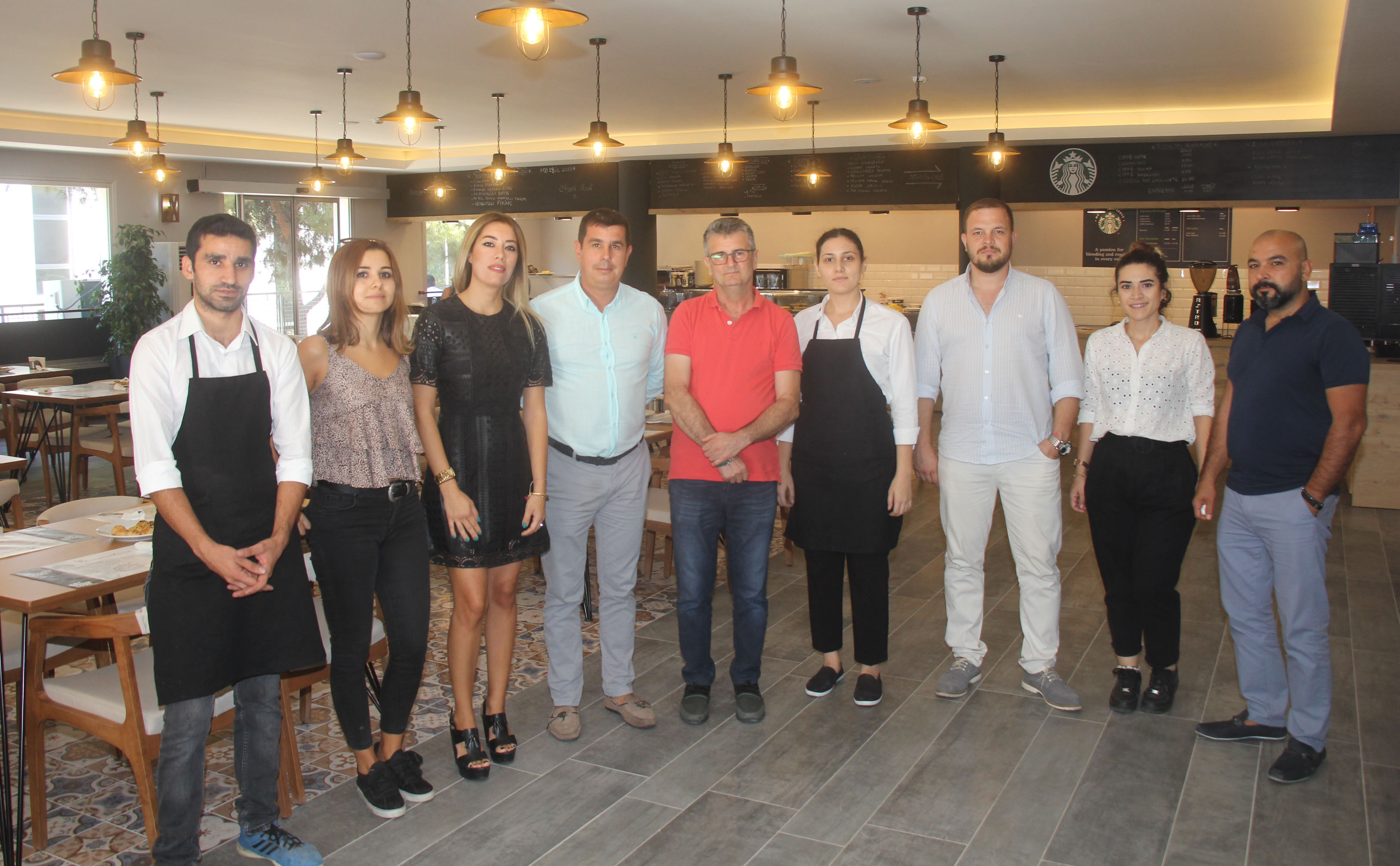 İzmir'de bir ilk : Sağlık çalışanlarına özel tasarım cafe açıldı
