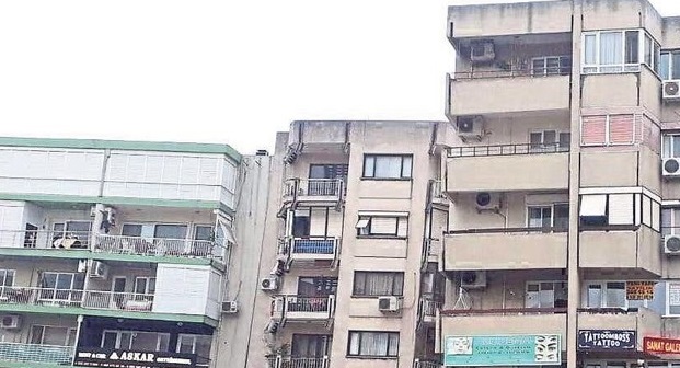 Bostanlı'nın yatık binalarına valilikten tahliye tebligatı!