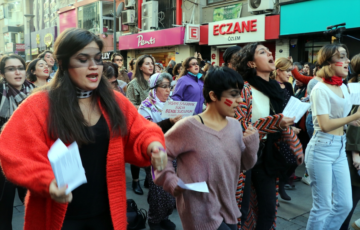 Şilili kadınların danslı protestosuna İzmir'den destek