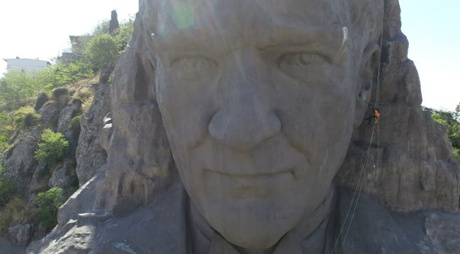 Buca Belediyesi'nden Atatürk maskına bakım çalışması!