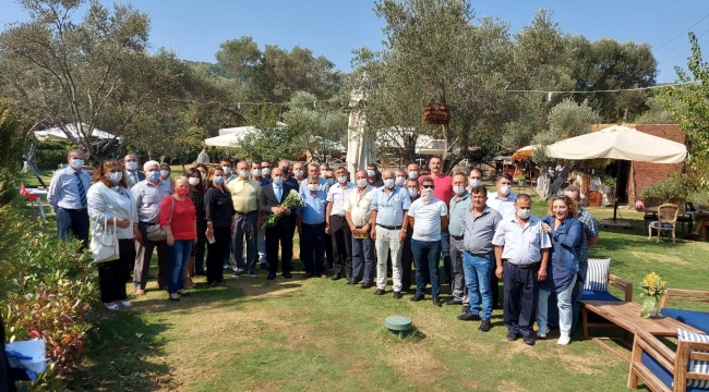  Başkan Tunç Soyer Urlalı muhtarlar ile buluştu: “Zor günleri el ele aşacağız”