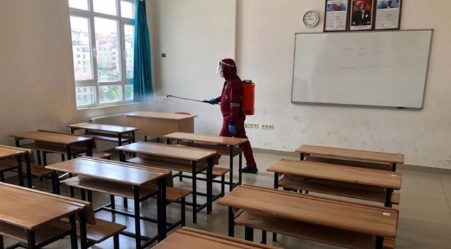 İzmir'de  okul müdürü koronavirüse yakalandı ama okul kapatılmadı!