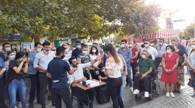 CHP Konak Gençlik Kolları'ndan tiyatral eleştiri: Covid öldürmezse bu sistem bizi öldürür!