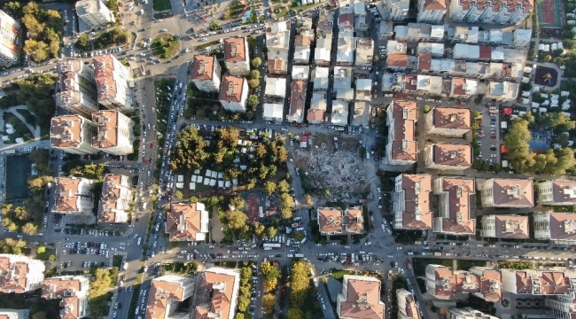 Deprem sonrası İzmir'de son durum havadan görüntülendi