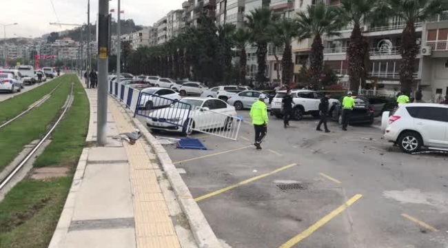 Güzelyalı'da feci kaza! Kontrolden çıkan otomobil yayaları ezdi