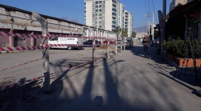İzmir'de ilginç olay: 'Sokak benim' dedi, beton çitlerle kapattı 