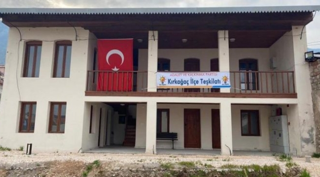 Manisa’daki tarihi Kurşuncu Hanı, AK Parti ilçe binası yapıldı