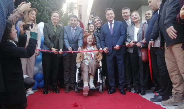 Babacan, Cumhurbaşkanı Erdoğan'ı hedef aldı: "Külliyeye geçti, halktan koptu"