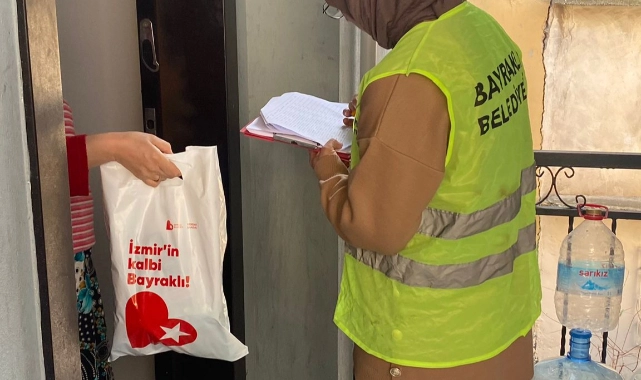 Bayraklı Belediyesinden kıyafet ve hijyen malzemesi desteği