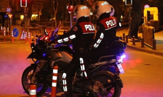 Bayraklı'daki kovalamaca kaza ile bitti: 2 yunus polis yaralandı