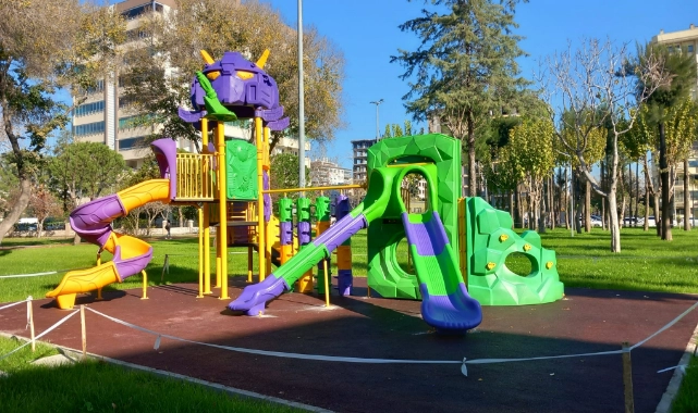 Bayraklı'nın 21 yeni parkı hizmete açılıyor