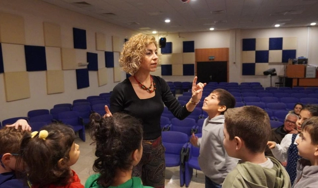 Çeşme Belediyesi’nden çocuklara Somestr hediyesi