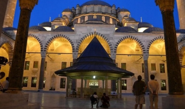 Fatih Cami'sinde imama bıçaklı saldırı
