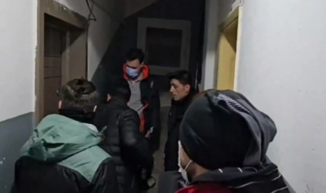İzmir’de göçmen kaçakçılığı operasyonu: 92 düzensiz göçmen yakalandı!   