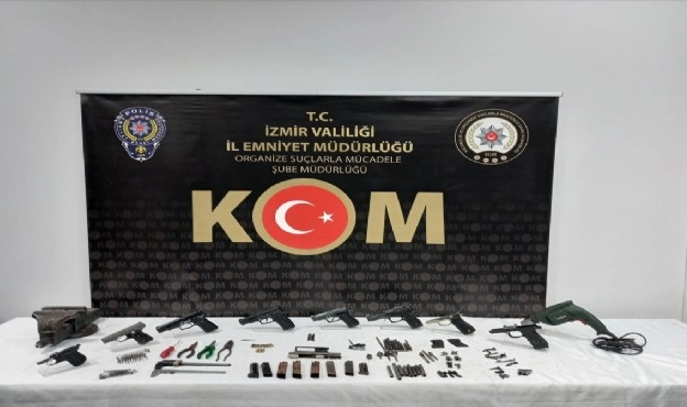 İzmir'de silah kaçakçısına vurgun!