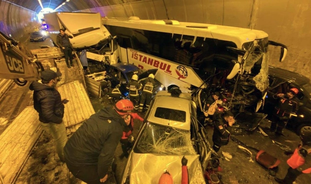 Kastamonu'da yolcu otobüsü devrildi: ölü ve yaralı var