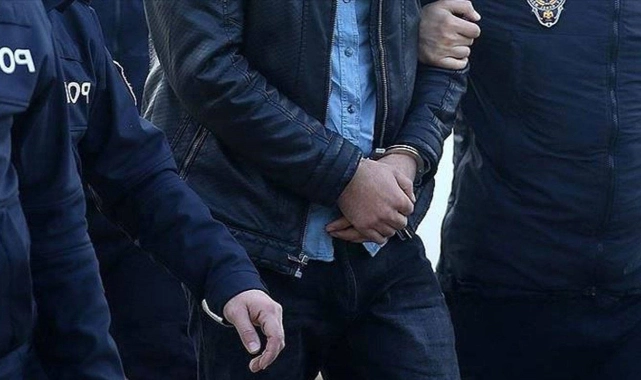 Kırmızı bültenle aranıyordu... İzmir'de yakalandı