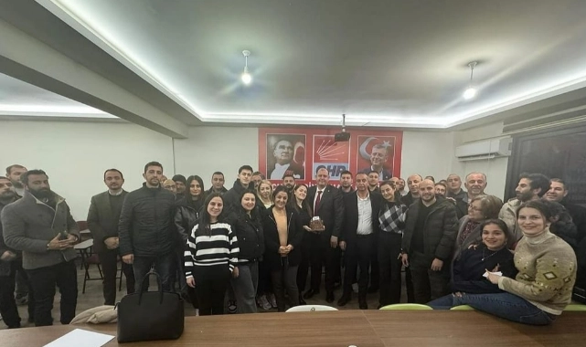 Menderes'in başkan adayına sürpriz kutlama