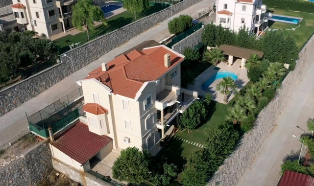 Rektör Berktaş’tan havuzlu villa yanıtı: “Havuz arızalı, hiç kullanmadım”