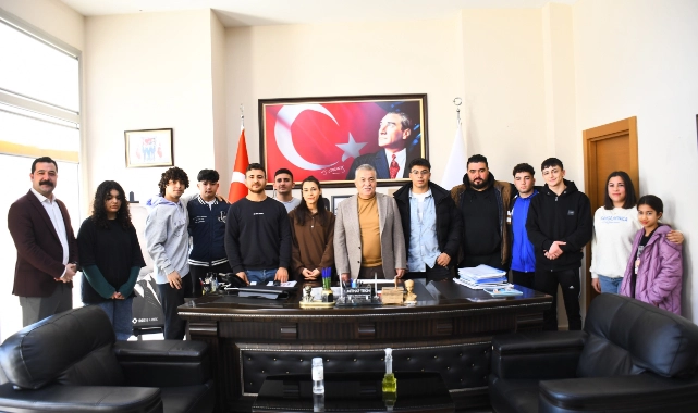 Şampiyon güreşçilerden Başkan Tekin’e ziyaret