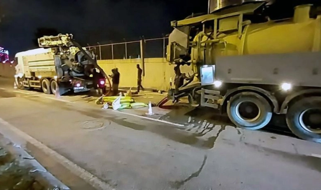 Yerin 8 metre altına iniyor! Büyük Kanal temizliği sürüyor