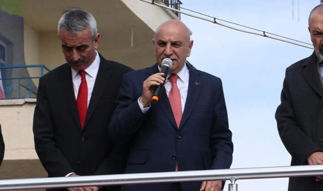 AK Partili Altınok Mansur Yavaş'ı hedef aldı: "Allah'ın verdiği sudan para mı kazanılır?"