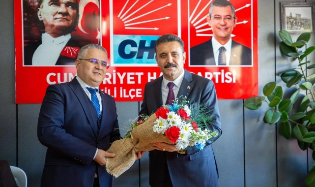 Başkan Kırgöz’ün ilçe ziyareti mitinge dönüştü