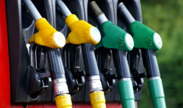 Benzine zam geldi