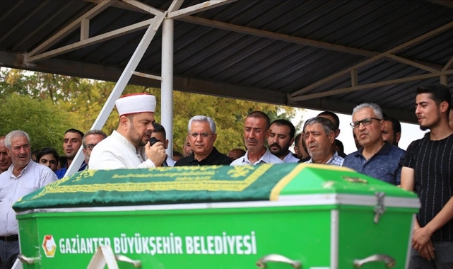 Beton demirinin üzerine düşen besici hayatını kaybetti