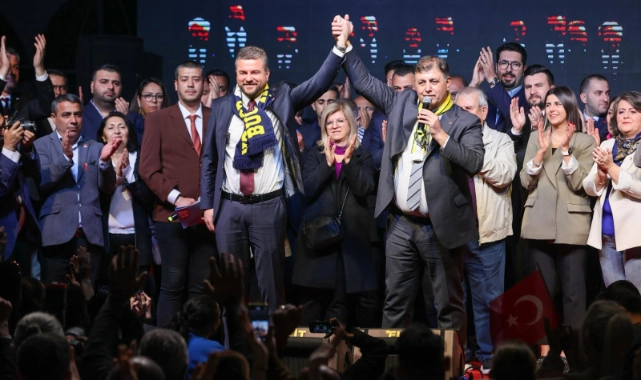 CHP Gençlik Merkezi ve Buca Seçim Koordinasyon Merkezi'nde "Görkemli" açılış