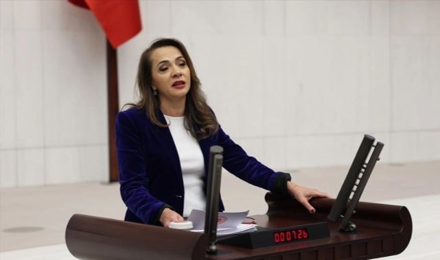 CHP'li İlgezdi: ''Toplanan yardımlar depolarda çürüyor''