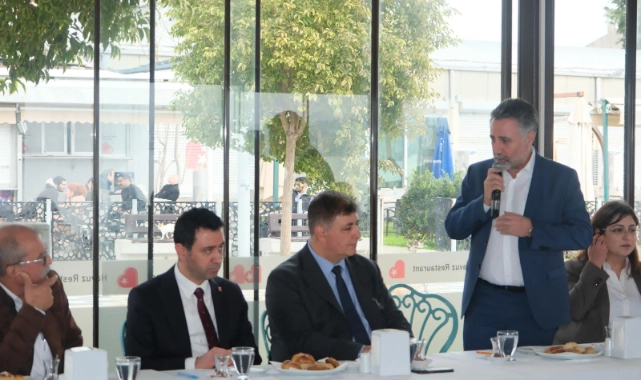 CHP'li Önal'dan Bayraklılı muhtarlara söz: "Hep yanınızda olacağız"