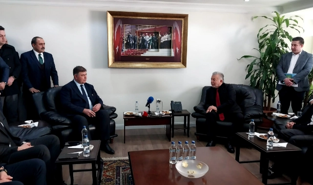 CHP’li Tugay esnafla buluştu: “Meclislerimizde esnaflarımız olacak” 