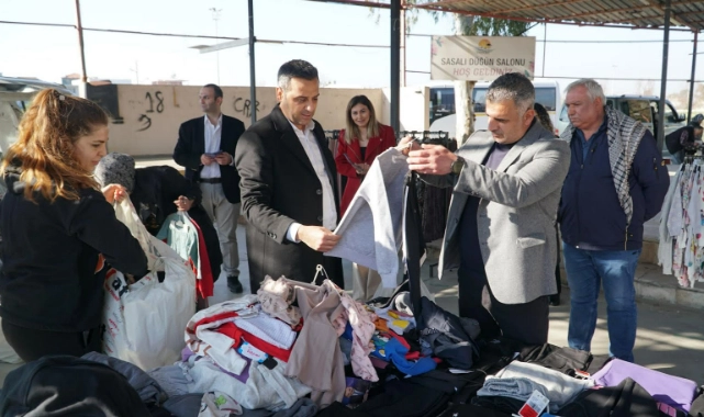 CHP'li Yıldız çocuklar için sahada: Sasalı Pazarı’ndan çocuklara alışveriş