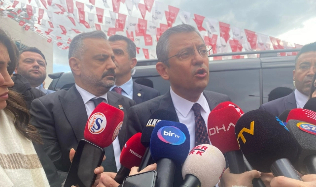 CHP lideri Özel'den İzBB mesajı: "İzmirlinin beklentisi yüksek notu kıttır"