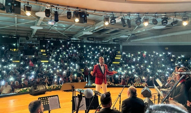 En güzel aşk şarkıları Karşıyaka’da söylenecek