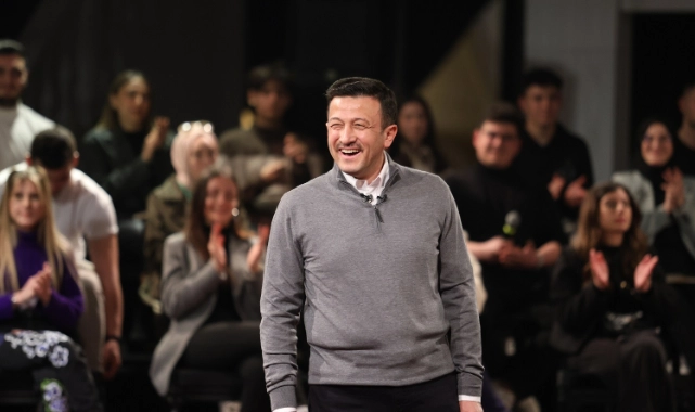Hamza Dağ'dan gençlere İzmirim Kart müjdesi