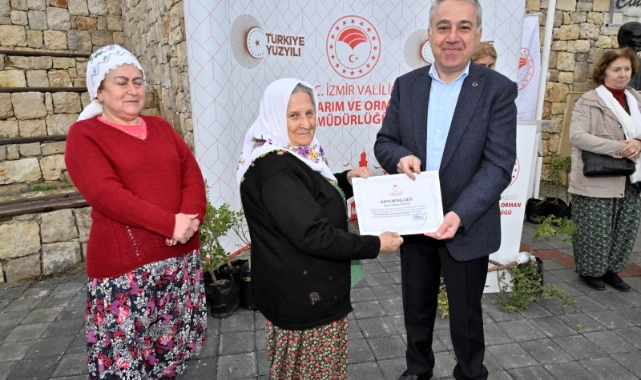 "İzmir'de Kadın Gücü Sakız Ağacına Can Katıyor..!”