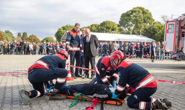 İzmir itfaiyesinin özel donanımlı ambulansları hayat kurtaracak