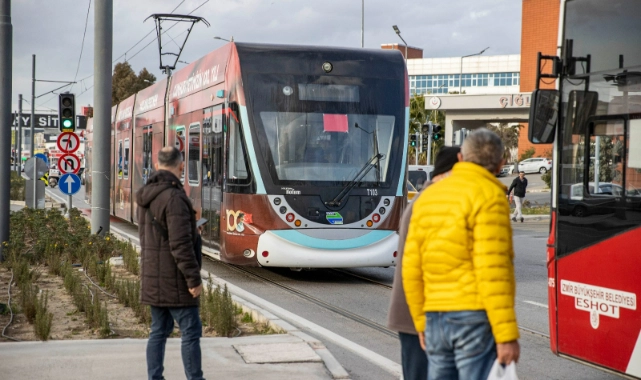 İzmirlilerden Çiğli Tramvayı'na yoğun ilgi: Günde 31 bin yolcu taşıyor