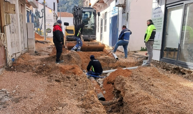 Karaburun Cumhuriyet Caddesi atık su hattına kavuştu