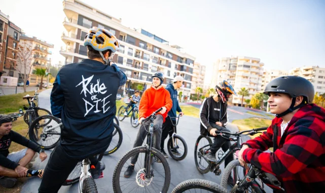 Karşıyaka'da heyecanın adresi Pump Track Bisiklet Parkuru oldu