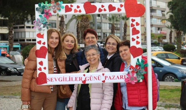 Karşıyaka’da “Sevgililer Günü Pazarı” açıldı 