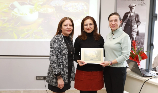 Kursiyerler sertifikalarını Filiz Başkan’ın elinden aldı