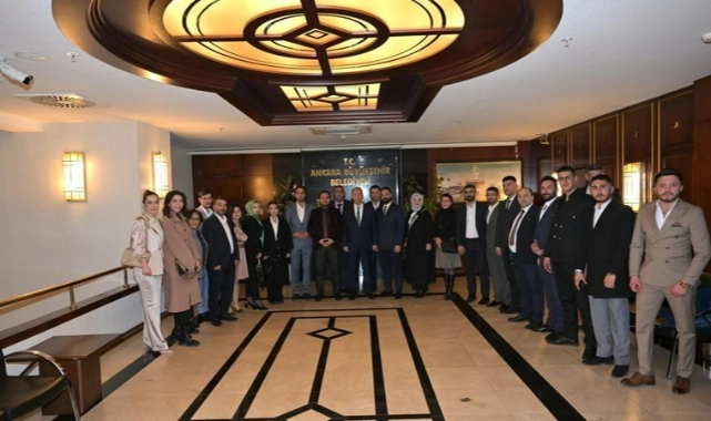 Mansur Yavaş’a eski AK Partililerden destek: “Tarafımı iyilikten yana seçtim” 