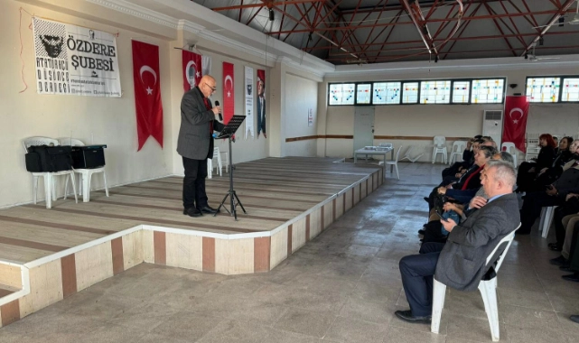 Menderes Adayı Çiçek demokrasi şehitlerini unutmadı