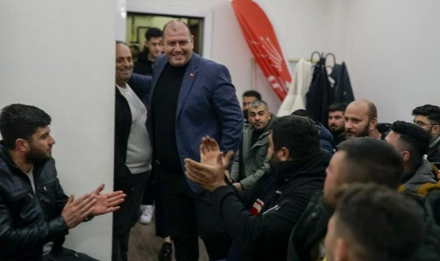 Menderes’in genç başkan adayı gençlerle buluştu