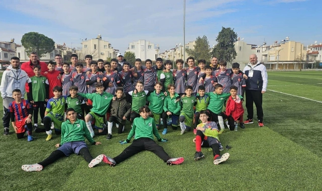 Narlıdere Belediyespor Kuşadası'ndan üç kupayla döndü 